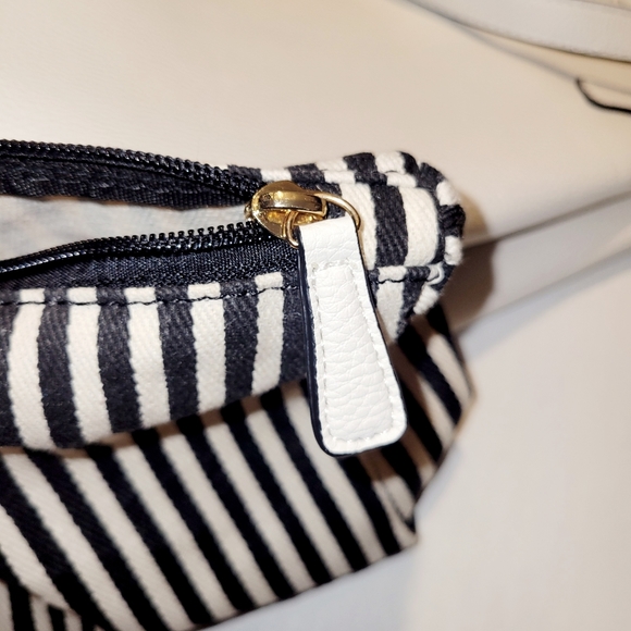 Large White Shoulder Bag - Picture 10 of 14